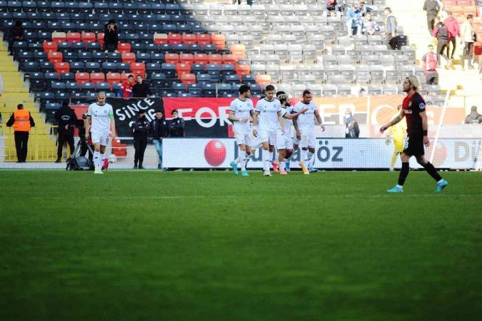 Foto Haber... Gaziantep FK 0-3 Adana Demirspor...Adana Demirspor 2. penaltısını kaçırdı...Adana Demirspor 3-0 Öne Geçti...Maç Sonucu: Gaziantep FK 0-3 Adana Demirspor